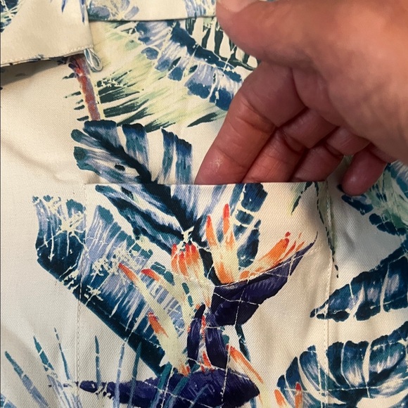 Tommy Bahama Leaf Print Men's Shirt - Blue and Green 100% silk - Picture 4 of 6